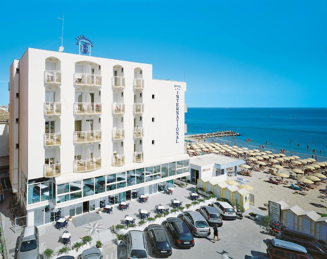 Hotel International Direttamente Sulla Sabbia 米萨诺阿德里亚蒂科 外观 照片